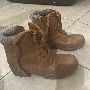 Kids Boots size 3